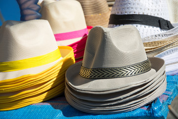 Kolorowe kapelusze © Heroc