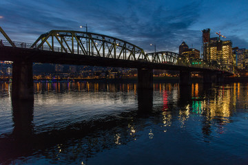 Fototapeta na wymiar Portland downtown and columbia river