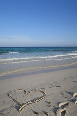 Fototapeta na wymiar heart at the beach