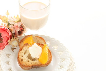 Mango and mascarpone cheese toast on dish