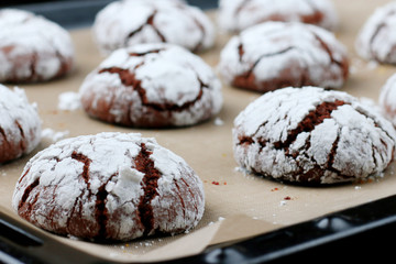 Chocolate cookies with cracks close up. dessert concept. cookies for holidayand christmas