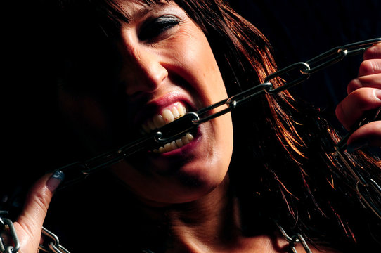 Girl mit Kette 2