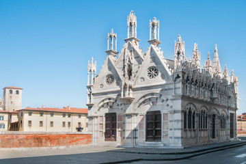 Fototapeta na wymiar Pisa, church of Santa Maria della Spina on the banks of the Arno river