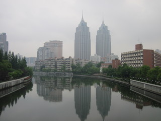 Fototapeta na wymiar skyline with reflection