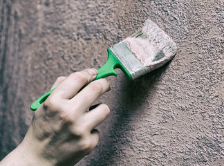 Decorator primer to Prime the walls before applying the plaster, repairs to the house, the second...