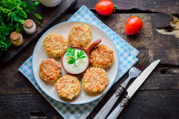 Meatballs as in kindergarten with sour cream.