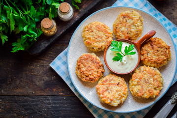 Meatballs as in kindergarten with sour cream.