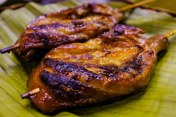 Chicken bbq on green leaf.