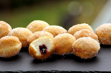 Berliner Pfannkuchen Krapfen mit Zucker