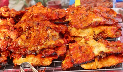 Obraz na płótnie Canvas grilled chicken at street food