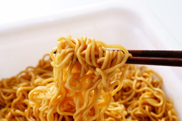 インスタント焼きそば