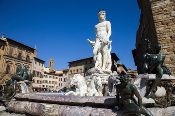 Fototapeta na wymiar Italia, Toscana, Firenze, la fontana del Nettuno con le sue statue, in piazza della Signoria,appena restaurata.