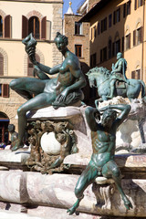 Obraz premium Italia, Toscana, Firenze, la fontana del Nettuno con le sue statue, in piazza della Signoria,appena restaurata.