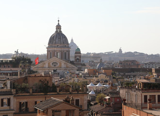 Fototapeta na wymiar many roofs and dome in Rome