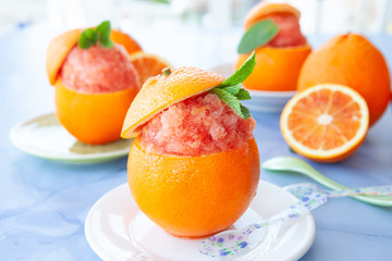 Orangensorbet in Orange