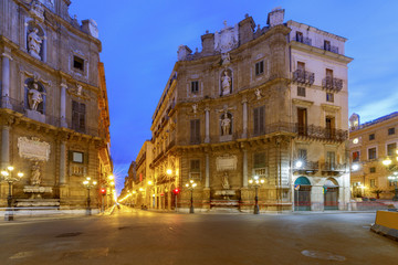 Fototapeta na wymiar Palermo. Street Vittorio Emanuele.