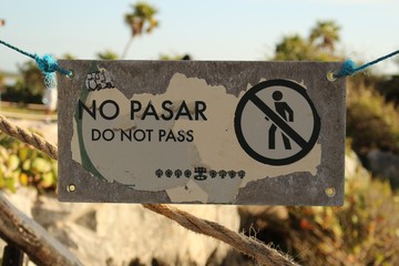 DO NOT PASS - NO PASAR