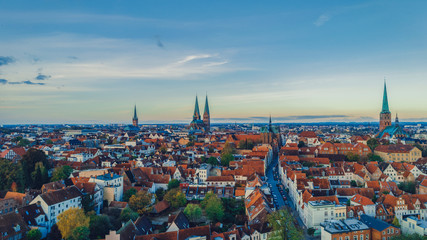 Fototapeta na wymiar Die Hansestadt Lübeck erwacht