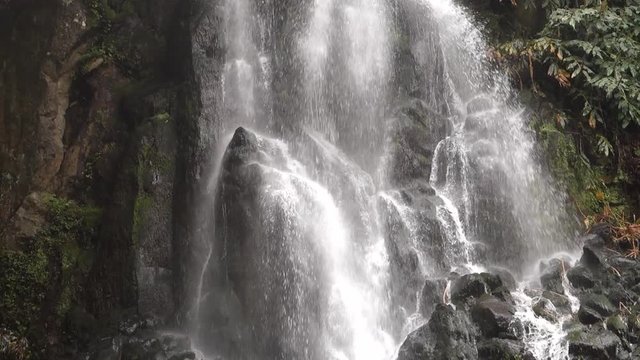 Wasserfall im ParkRibeira dos Caldeiroes