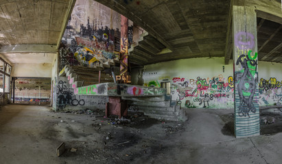 dunkle raeume mit graffiti panorama