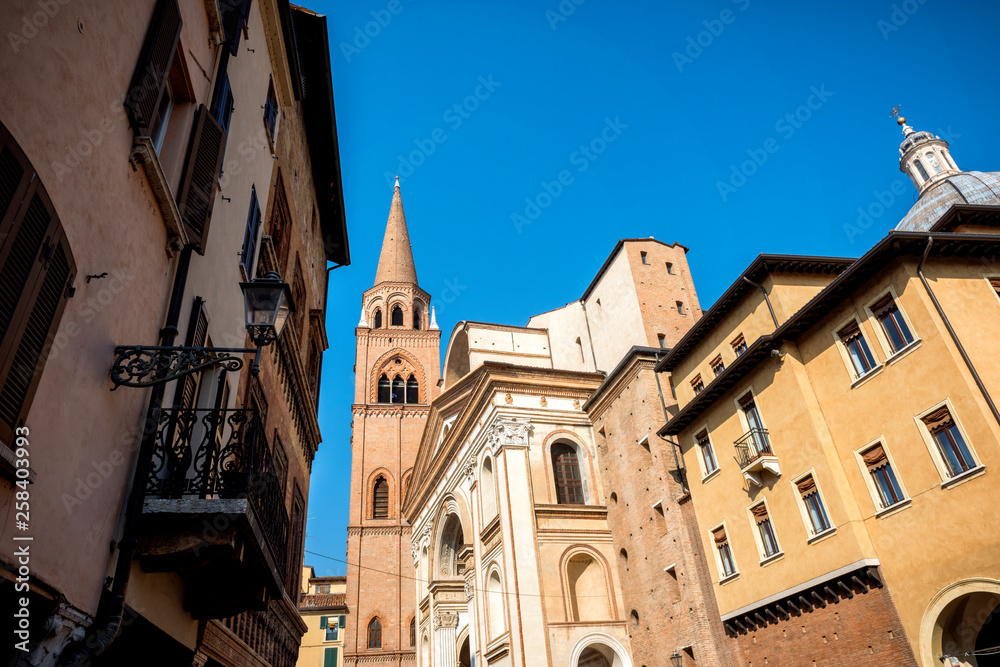 Wall mural Mantua: View on Saint Andrea Basilica and Andrea Mantegna square, Italy.