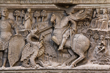 San Giorgio e il drago (particolare); altorilievo in marmo, portale di una delle antiche case dei Doria in piazza San Matteo, Genova
