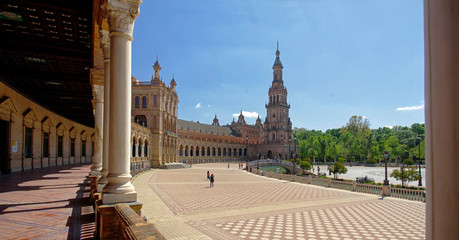 Obraz premium SEVILLE, ANDALUSIA / SPAIN - MAY 10, 2018: The Plaza de Espana in Seville, Andalusia Spain