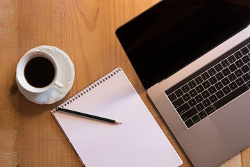 Trabalho com uma boa dose de café 