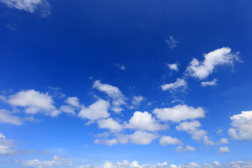 Obraz premium 南国沖縄の紺碧の空と夏雲