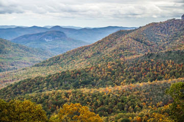 Fototapeta premium blue ridge and smoky mountains changing color in fall