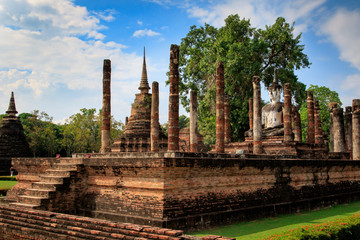 Obraz premium Pagoda and the buddha statue. in Old Buddhist temple in Sukhothai historical park In Thailand., Tourism, World Heritage Site, Civilization,UNESCO.