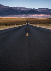 lonely empty road to deth valley national park