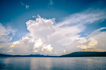 Obraz premium Beautiful landscape scenes at lake jocassee south carolina