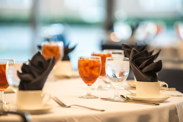 glasses filled with sweet tea at dinner table