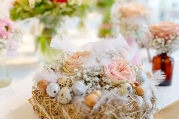 romantische Blumendekoration, Frühling, Tischdekoration, Blumen