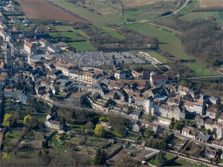 Fototapeta na wymiar vue aérienne de la ville de Chateau-Landon dans la Seine-et-Marne en France