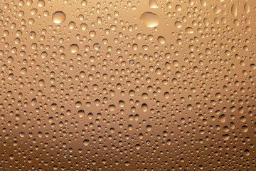 ガラスに付いた水滴 背景茶