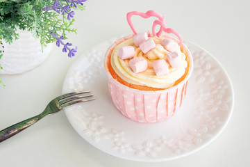 a cupcake with mashmellow