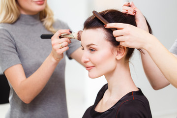 Naklejka premium Makeup and hairstyle for a beautiful model
