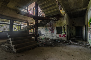 Obraz premium dunkle raeume in einer fabrik