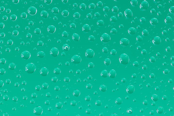 ガラスに付いた水滴 背景緑