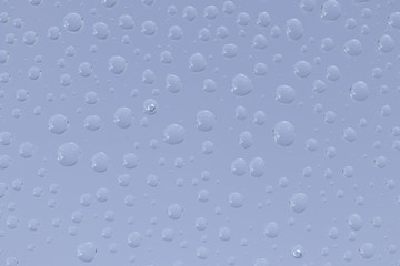 ガラスに付いた水滴 背景紫