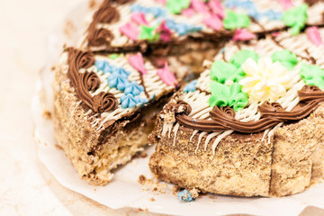 cake with meringue and cream custard .
