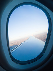 Fototapeta premium airplane window and wing