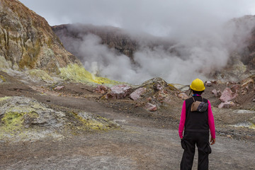 Obraz premium Sulphur Fumeroles and hot mud springs on edge of crater - White Island, New Zealand
