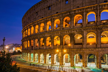 Fototapeta na wymiar Colosseum stadium building in Rome