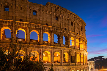 Fototapeta na wymiar Colosseum stadium building in Rome