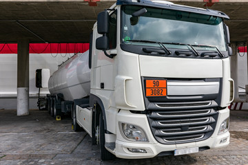 Obraz na płótnie Canvas fuel tanker truck