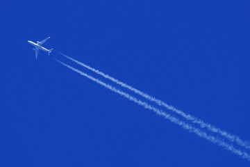 青空とひこうき雲