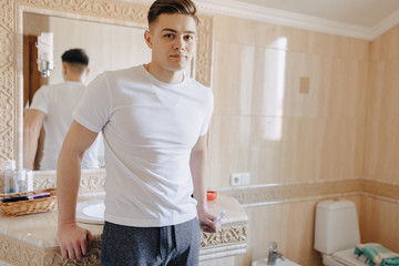 morning hygiene, the guy leaned on the washbasin in the bathroom